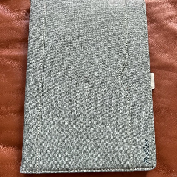 Lenovo Tablet | TB-X704V | 64G | Unlocked | 10” screen - includes cover & cord - Picture 7 of 9